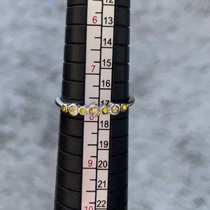 💛 2/$20 💛 Fragrant Jewels ring.